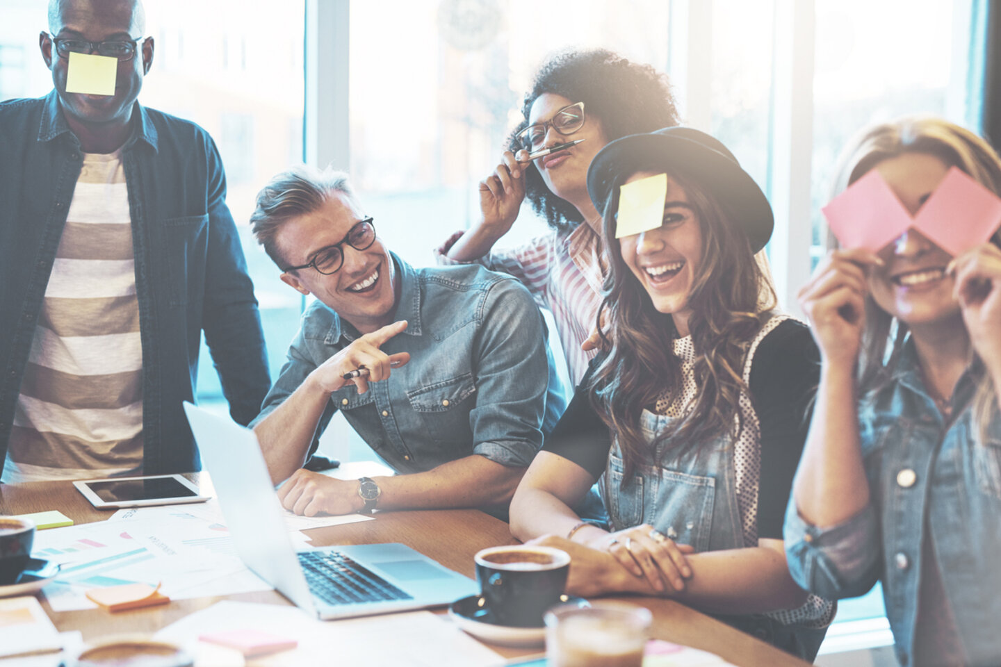 Rire pour relâcher la pression au bureau ?